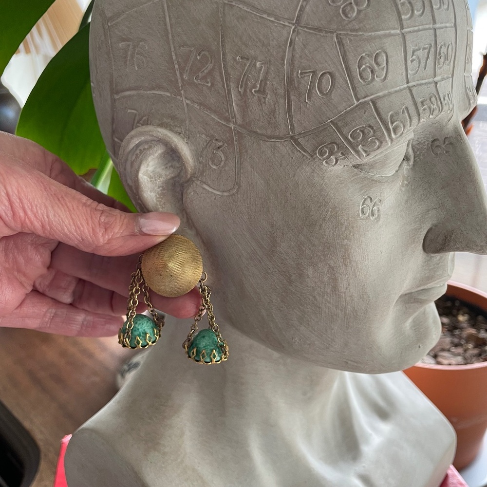 VTG Clip-on Midcentury Boho Earrings with Gold Tone Chain and Czech Art Glass - Picture 2 of 3